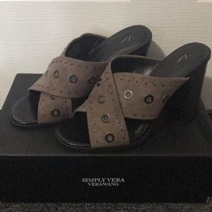 NWT Vera Wang Svnikkitaupe sandals